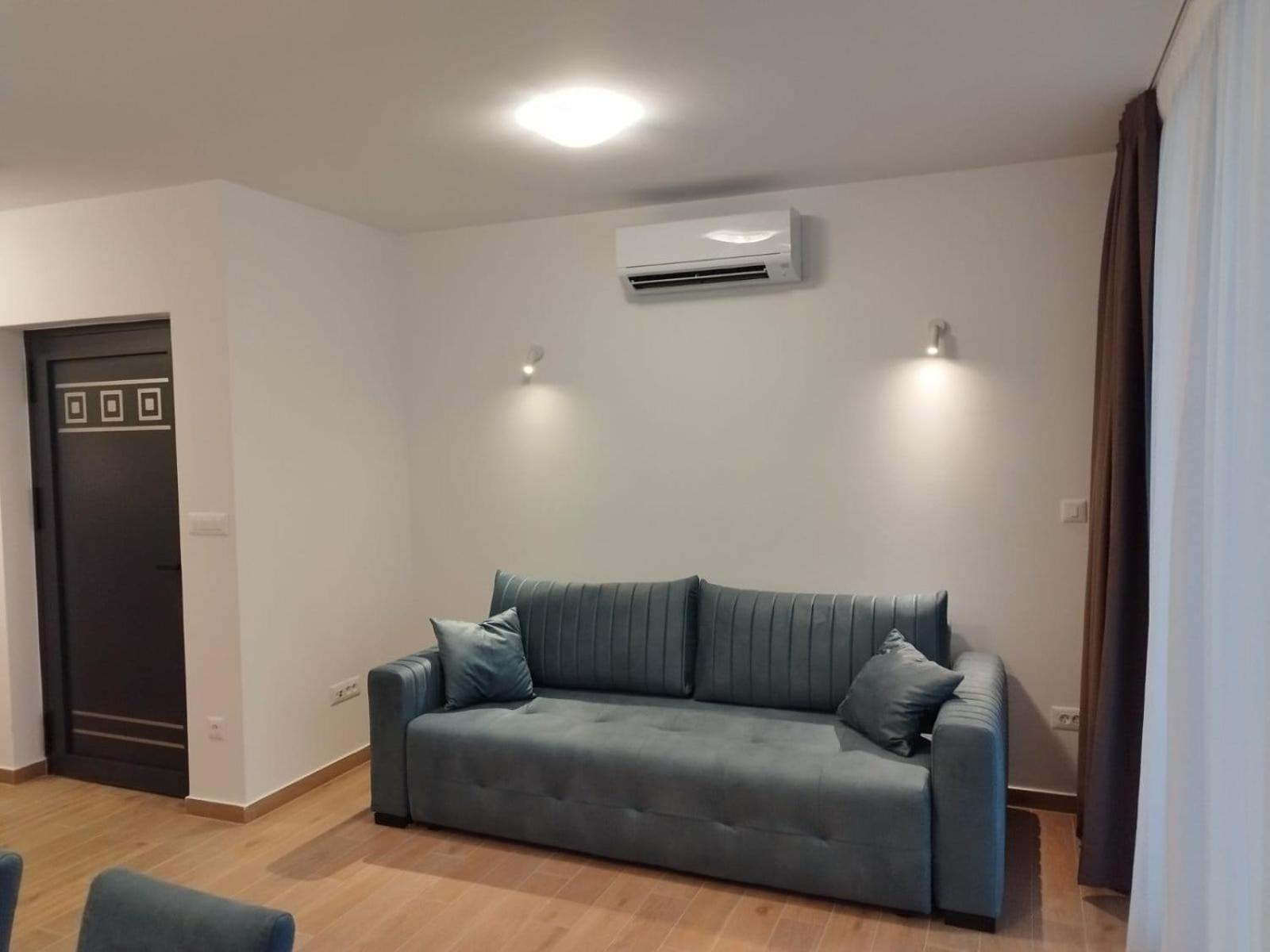 Heart Of Loviste Apartment Exterior photo